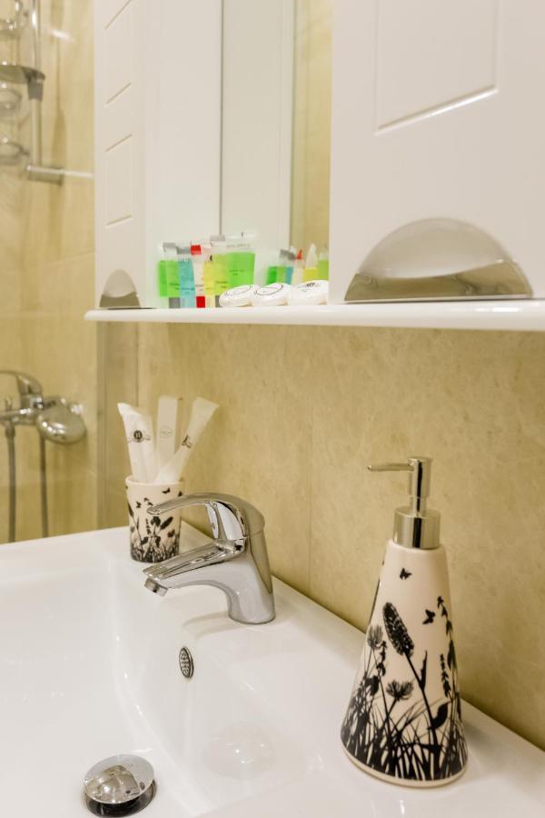 Serviced Apartment On Rustaveli Avenue 16 Tbilisi Esterno foto