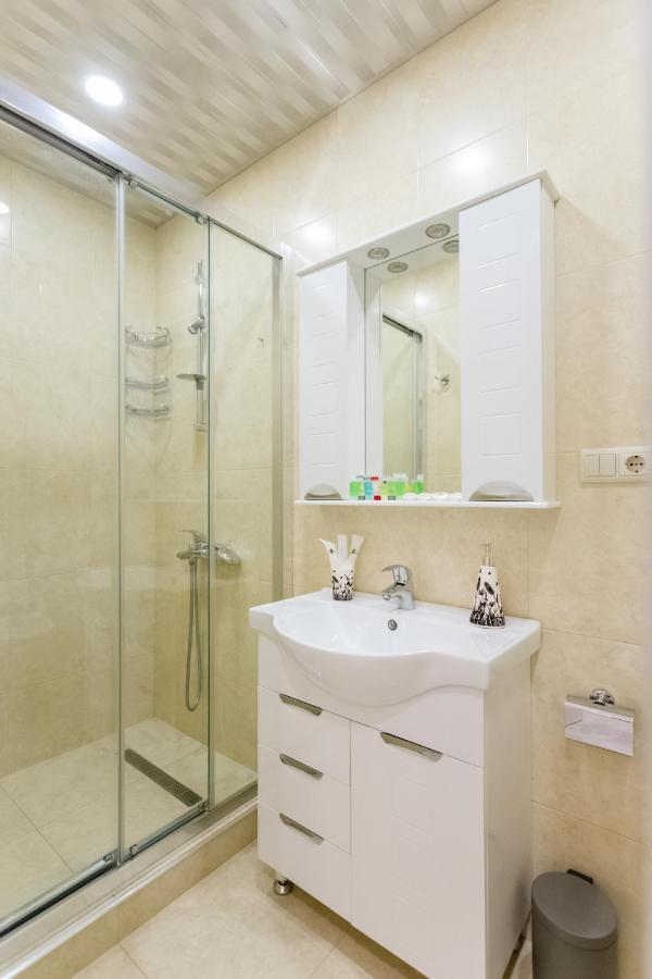 Serviced Apartment On Rustaveli Avenue 16 Tbilisi Esterno foto